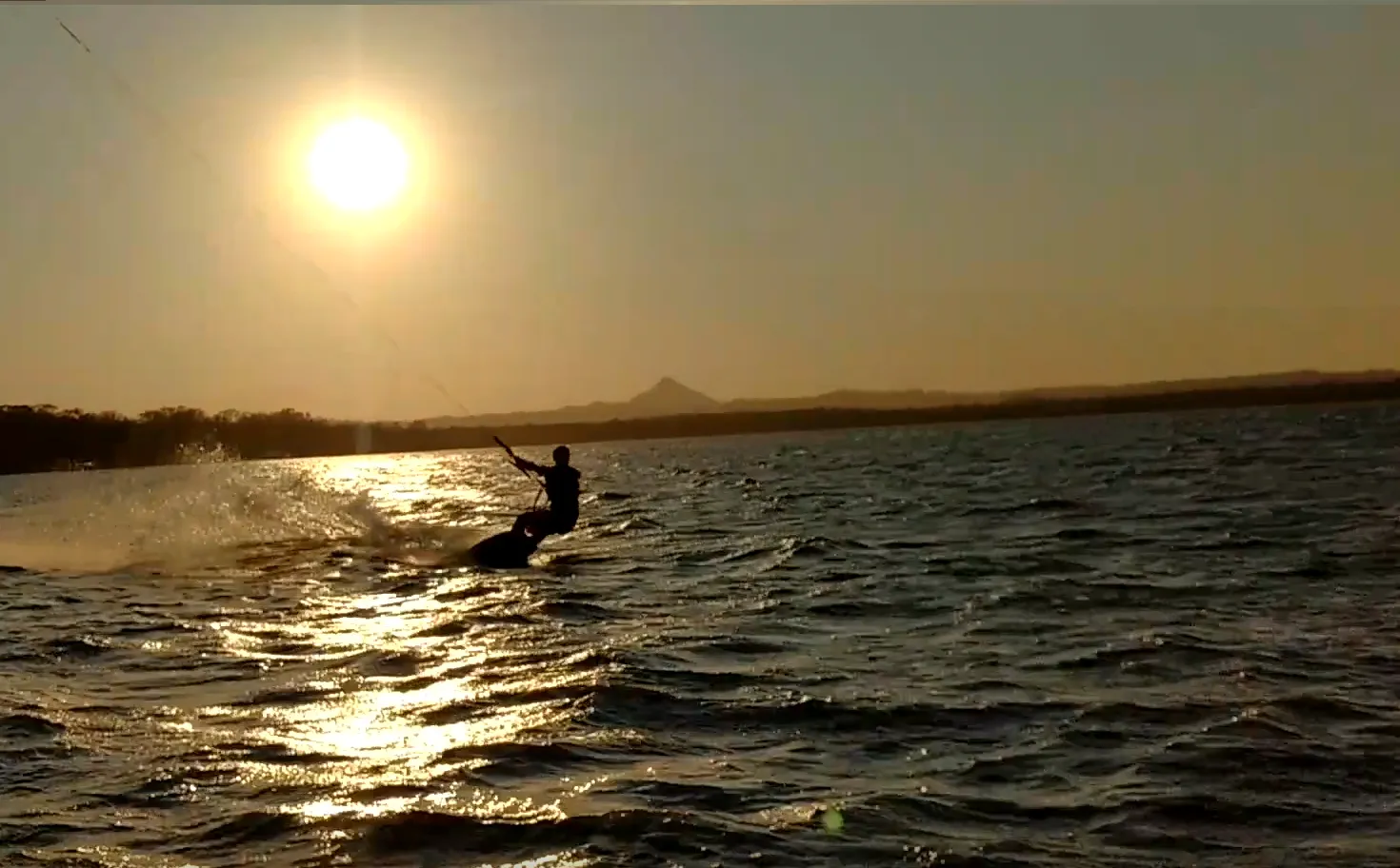 Lake Weyba kitesurfing